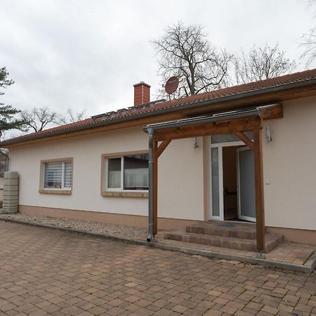 Stadthaus Mit 2 Schlafzimmern & Wohnzimmer Mit Kamin - Kostenloser Privat-Parkplatz Auf Dem Grundstueck Leipzig Buitenkant foto