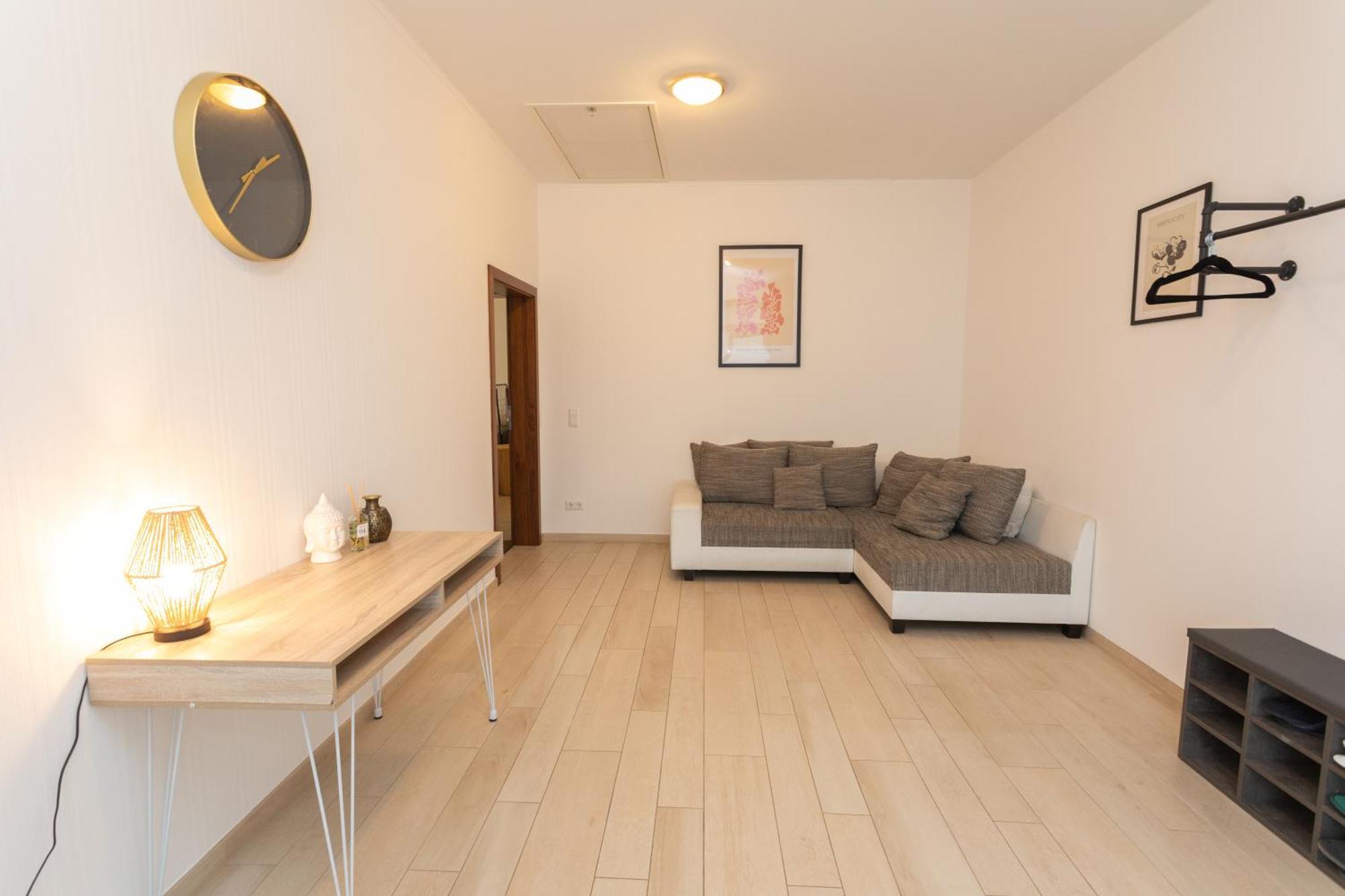 Stadthaus Mit 2 Schlafzimmern & Wohnzimmer Mit Kamin - Kostenloser Privat-Parkplatz Auf Dem Grundstueck Leipzig Buitenkant foto