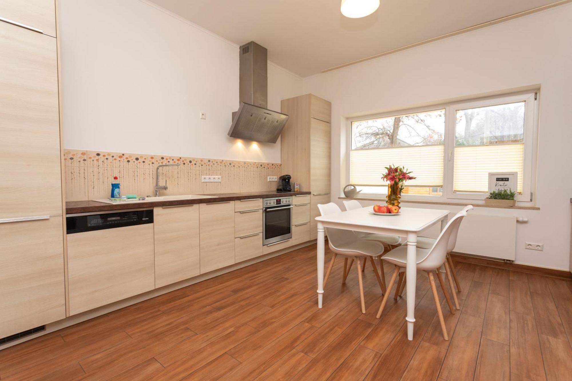 Stadthaus Mit 2 Schlafzimmern & Wohnzimmer Mit Kamin - Kostenloser Privat-Parkplatz Auf Dem Grundstueck Leipzig Buitenkant foto