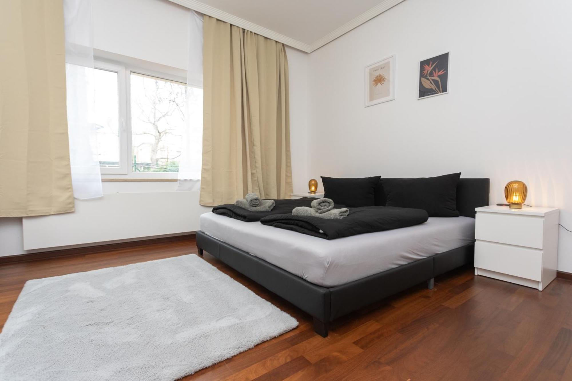 Stadthaus Mit 2 Schlafzimmern & Wohnzimmer Mit Kamin - Kostenloser Privat-Parkplatz Auf Dem Grundstueck Leipzig Buitenkant foto