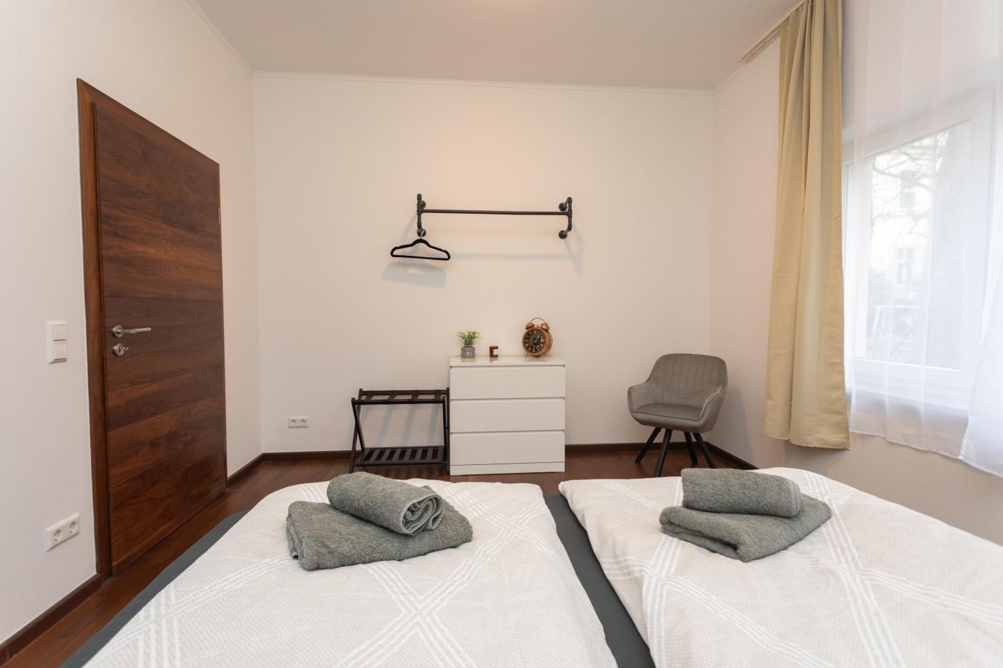 Stadthaus Mit 2 Schlafzimmern & Wohnzimmer Mit Kamin - Kostenloser Privat-Parkplatz Auf Dem Grundstueck Leipzig Buitenkant foto