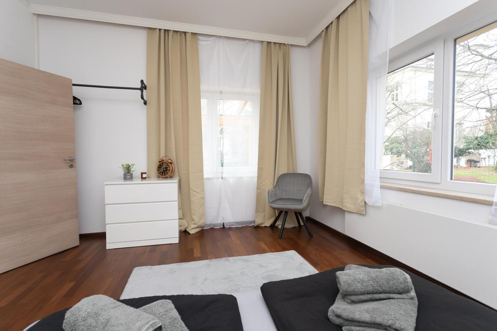 Stadthaus Mit 2 Schlafzimmern & Wohnzimmer Mit Kamin - Kostenloser Privat-Parkplatz Auf Dem Grundstueck Leipzig Buitenkant foto