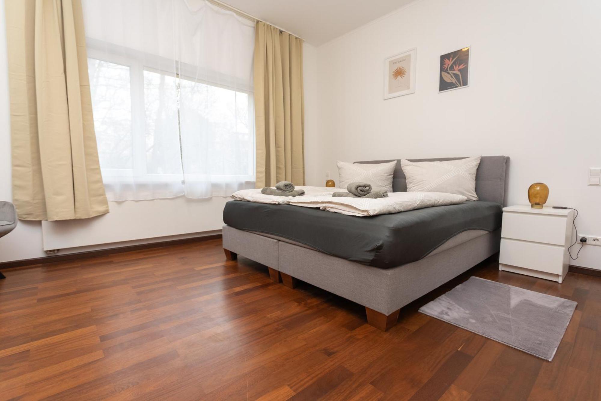 Stadthaus Mit 2 Schlafzimmern & Wohnzimmer Mit Kamin - Kostenloser Privat-Parkplatz Auf Dem Grundstueck Leipzig Buitenkant foto