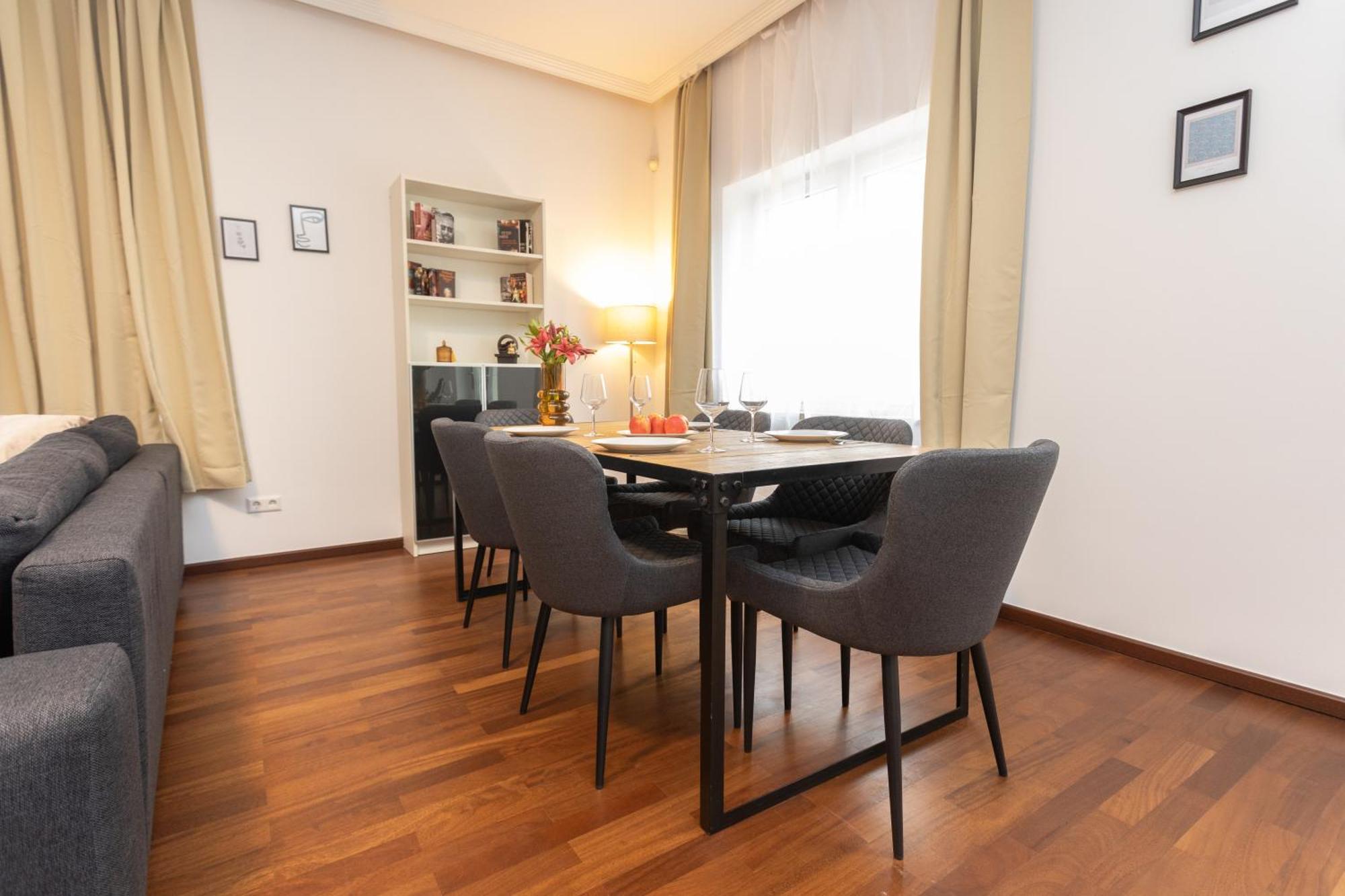 Stadthaus Mit 2 Schlafzimmern & Wohnzimmer Mit Kamin - Kostenloser Privat-Parkplatz Auf Dem Grundstueck Leipzig Buitenkant foto