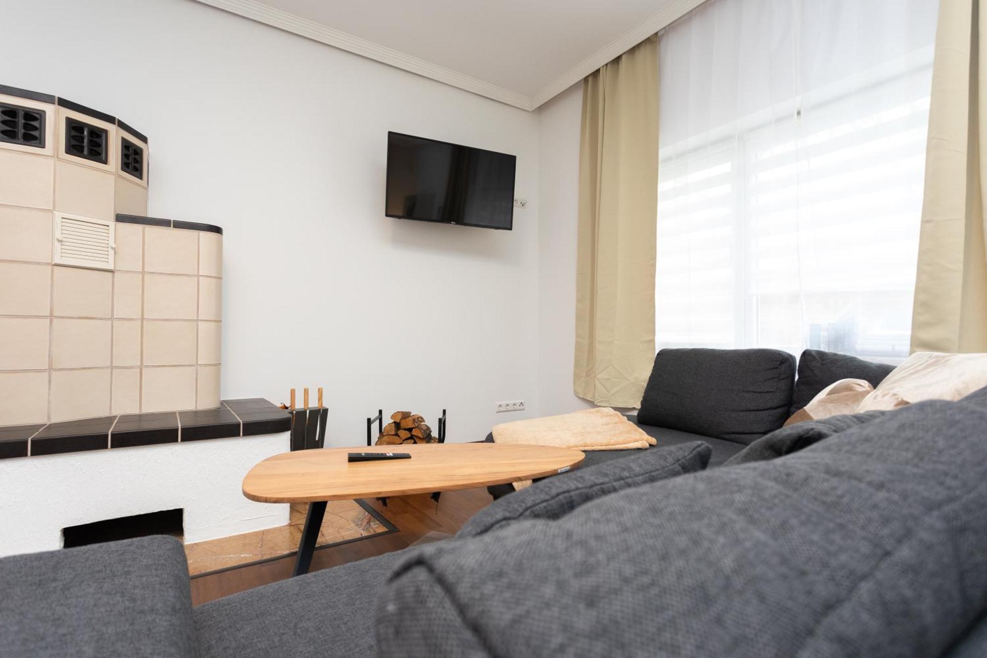 Stadthaus Mit 2 Schlafzimmern & Wohnzimmer Mit Kamin - Kostenloser Privat-Parkplatz Auf Dem Grundstueck Leipzig Buitenkant foto