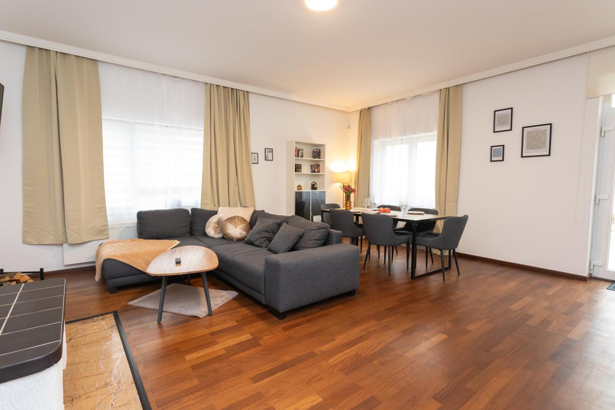Stadthaus Mit 2 Schlafzimmern & Wohnzimmer Mit Kamin - Kostenloser Privat-Parkplatz Auf Dem Grundstueck Leipzig Buitenkant foto